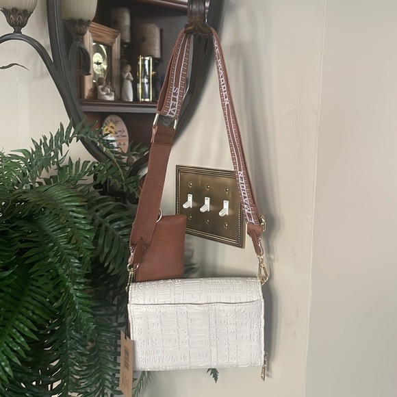 Brand New Steve Madden BLaurie Bone Cognac Logo Embossed Crossbody Wallet Purse - Picture 10 of 16